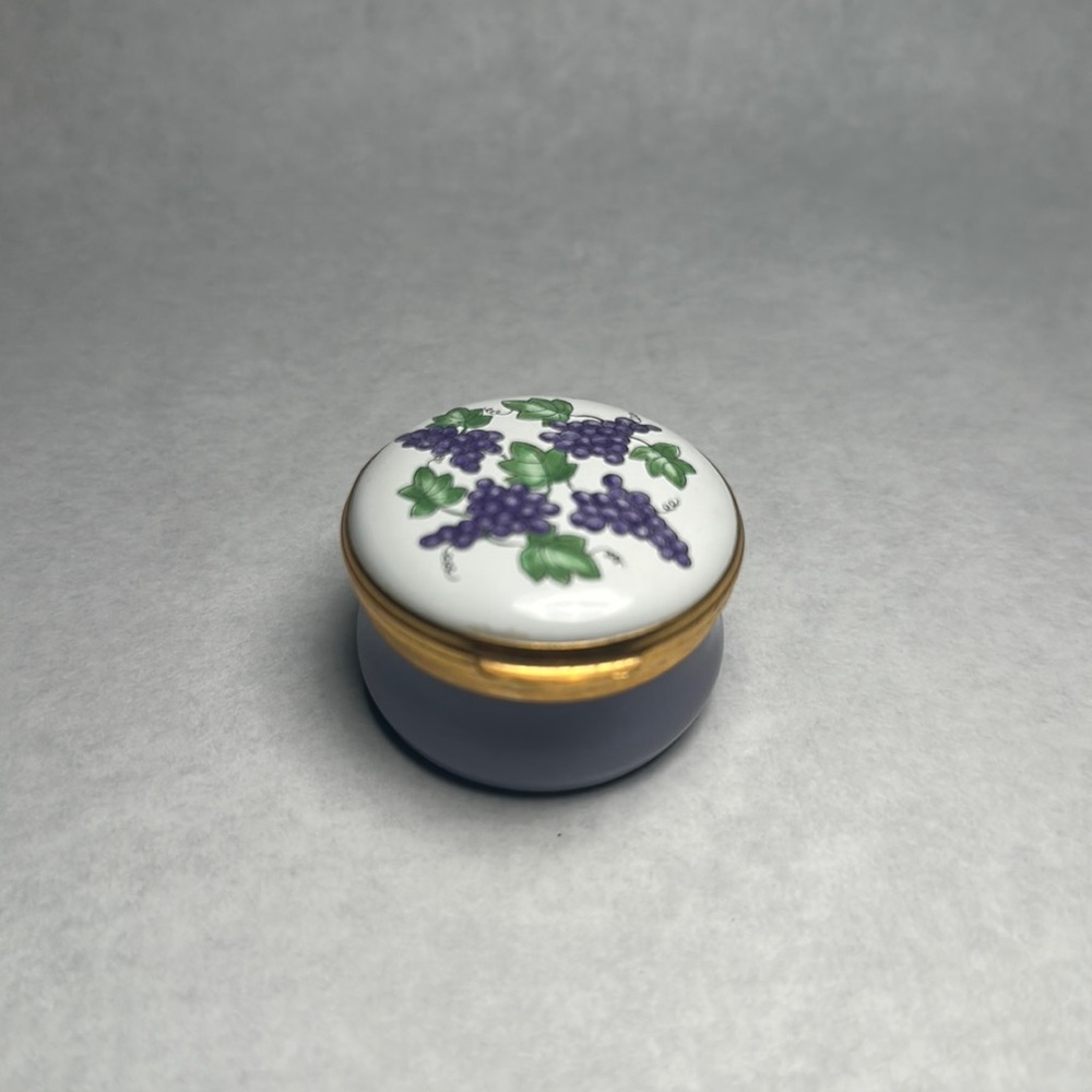 Crummles Williamsburg grape trinket box, vintage